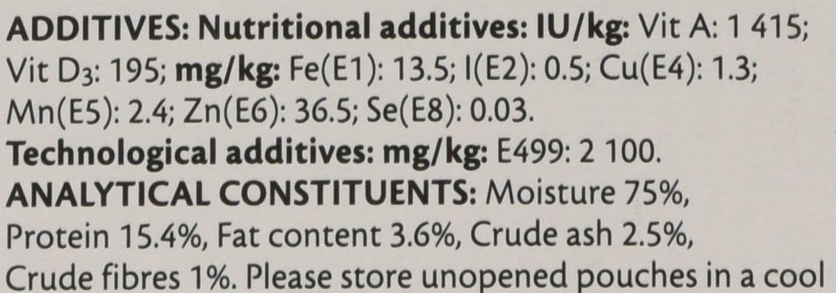 A close-up of a printed ingredient and additives list on a light gray background, showing nutritional additives, technological additives, and analytical constituents with percentages and numbers.